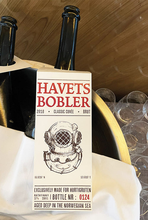 Havets Bobler is a 2018 blend of pinot noir, pinot Lumiere and chardonnay.